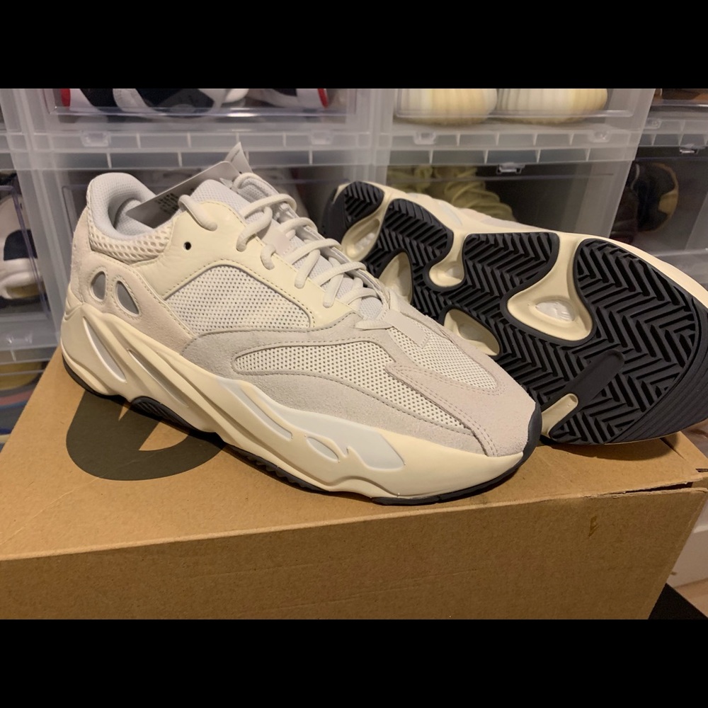 Adidas Yeezy Boost 700 Analog